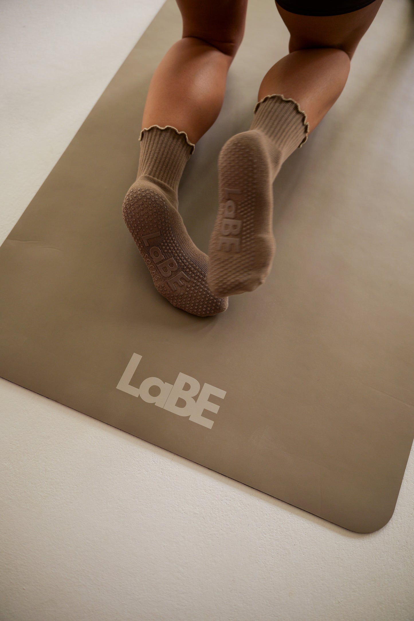 Grip Socke "braun mit Glitzerbund"