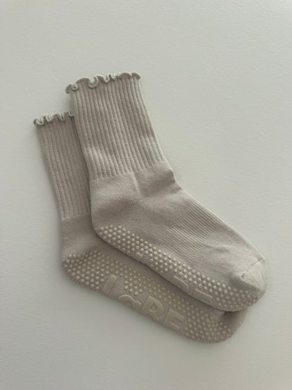 Grip Socke „hell-greige mit Wellenrand“